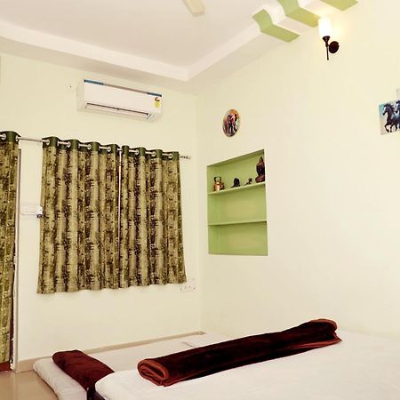 Shree Vinayak Guest House อุจเจน ภายนอก รูปภาพ